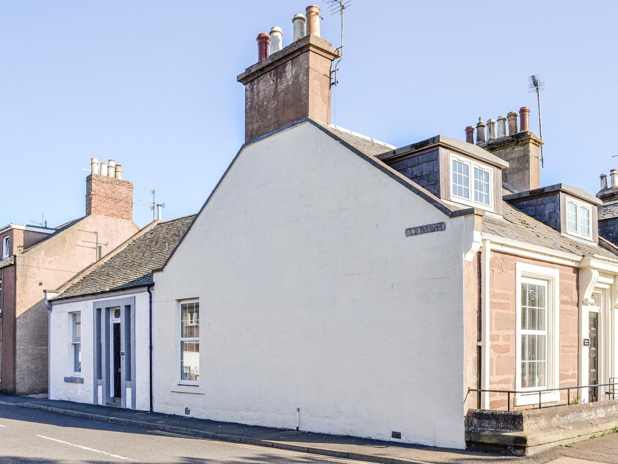 Dezzys Villa Montrose Bagian luar foto