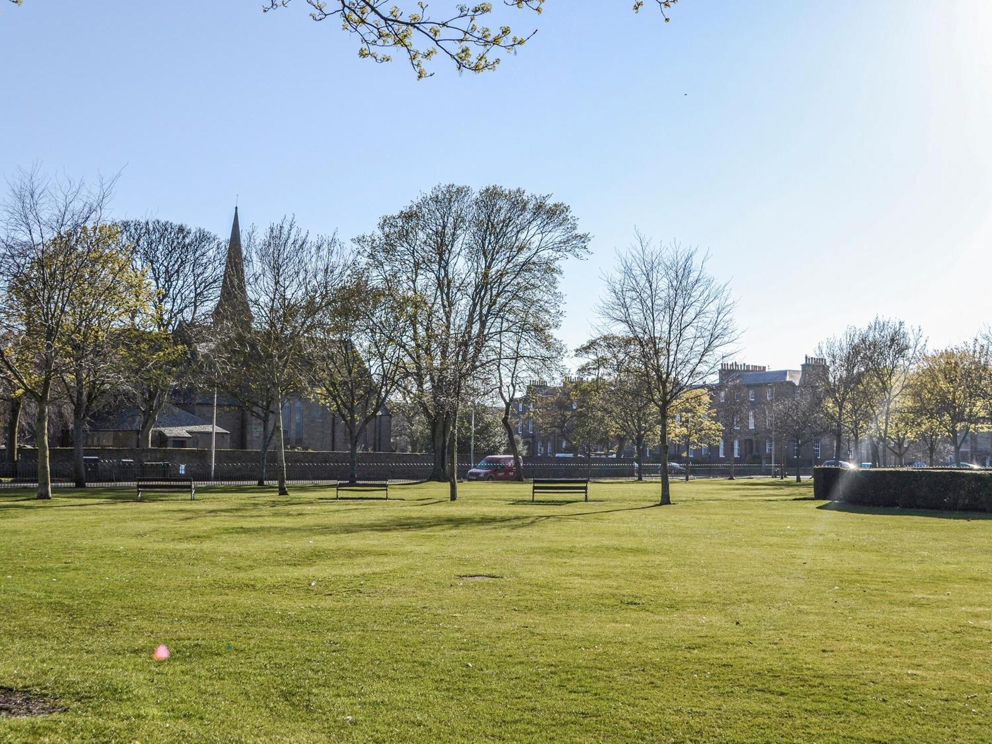 Dezzys Villa Montrose Bagian luar foto