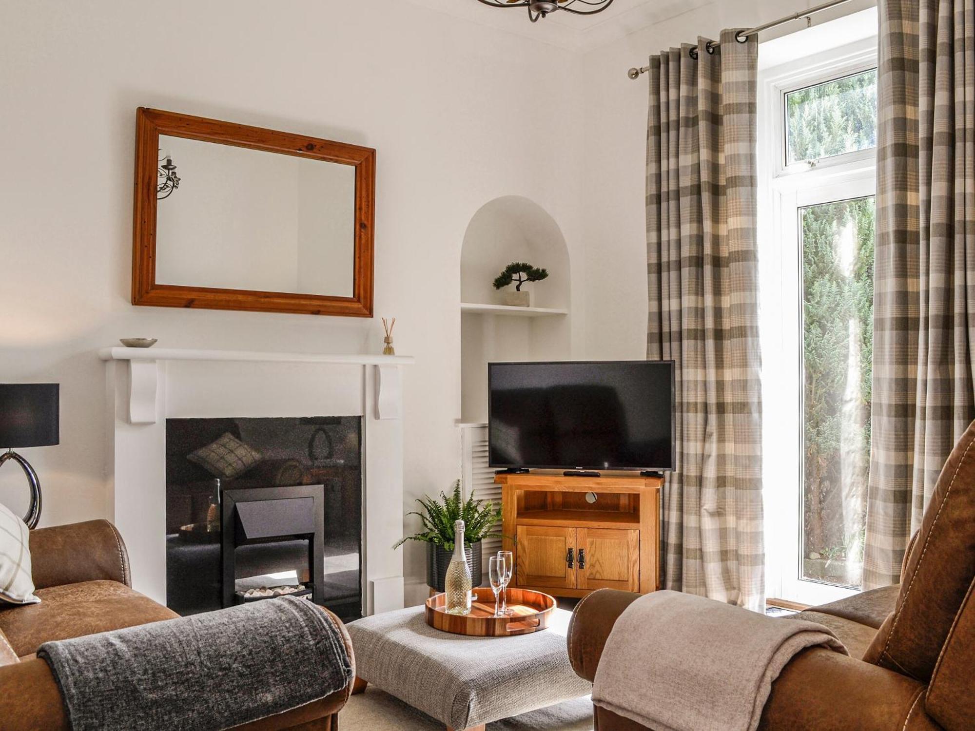 Dezzys Villa Montrose Bagian luar foto