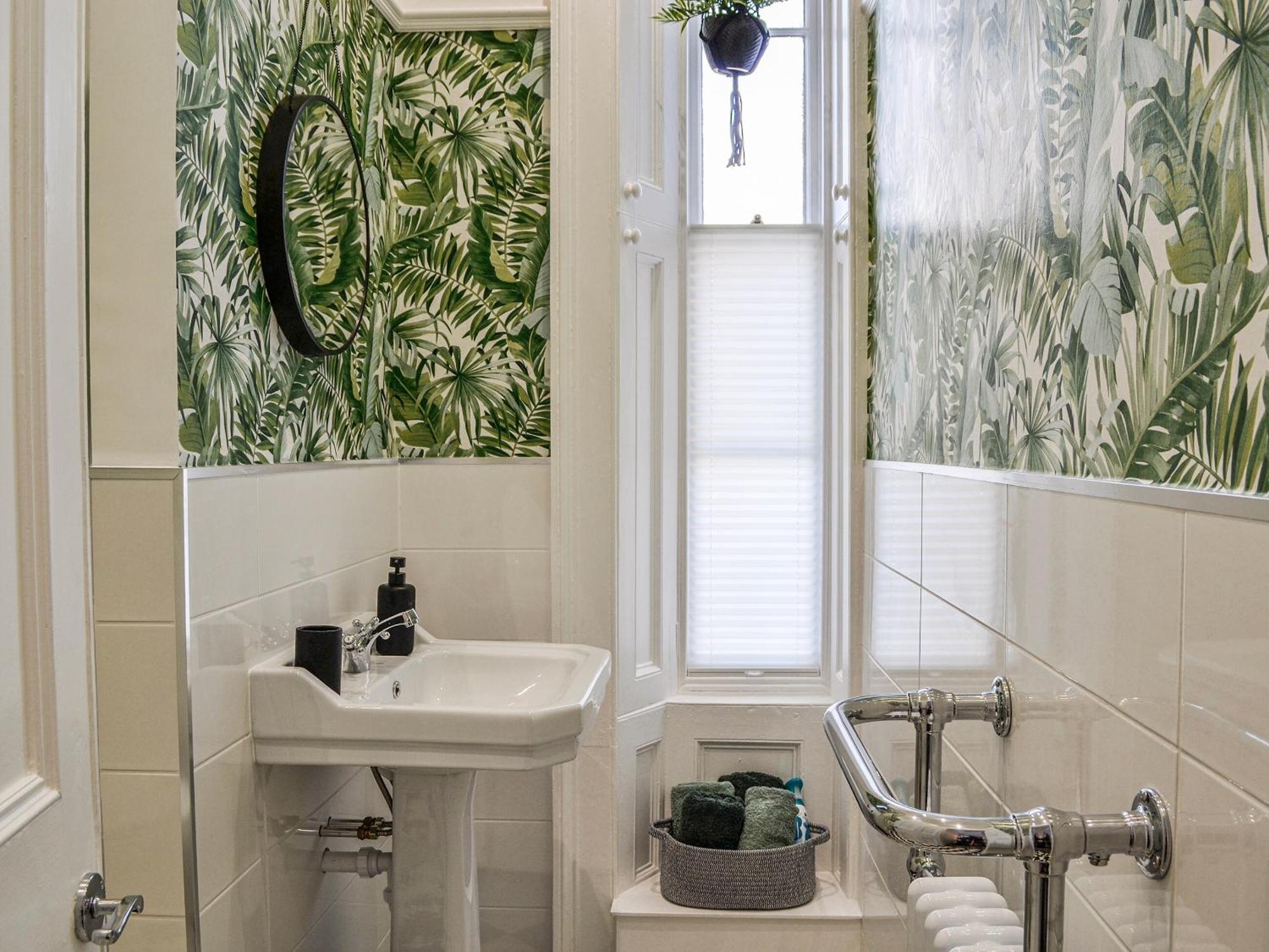Dezzys Villa Montrose Bagian luar foto